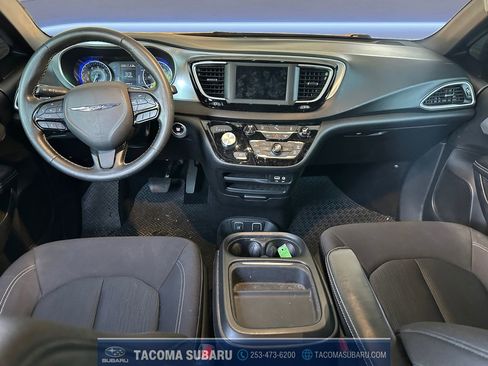 Used 2020 Chrysler Pacifica Touring w/ S Appearance Package FWD image 12