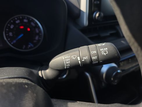 Used 2021 Toyota RAV4 XLE w/ Convenience Package image 34