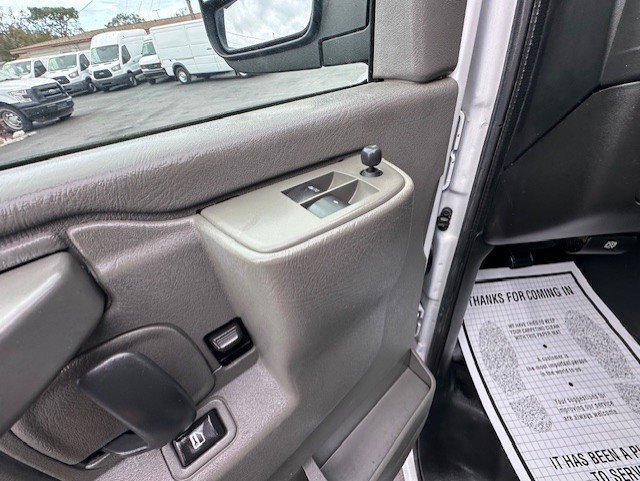 Used 2016 Chevrolet Express 2500 RWD image 17
