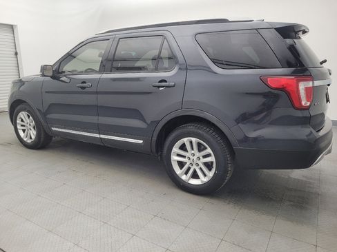 Used 2017 Ford Explorer XLT image 3
