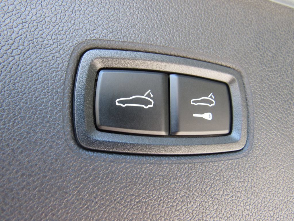 Certified 2025 Porsche Cayenne E-Hybrid AWD/4WD image 18