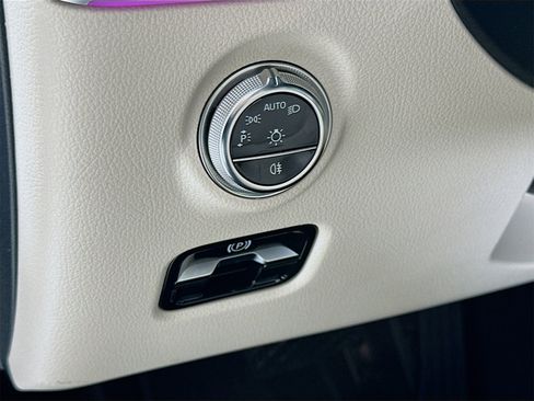 Used 2025 Mercedes-Benz C 300 Sedan image 11