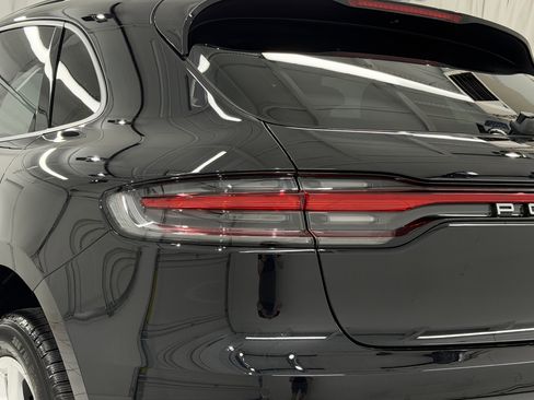 New 2026 Porsche Macan image 18