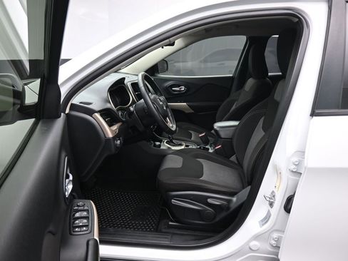 Used 2017 Jeep Cherokee Sport w/ Cold Weather Group AWD/4WD image 12