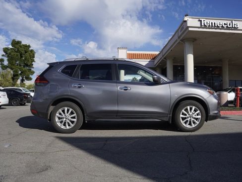 Certified 2020 Nissan Rogue SV image 3
