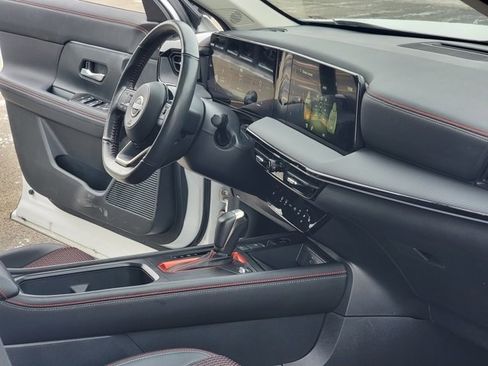 Used 2025 Nissan Kicks SR w/ SR Premium Package image 27