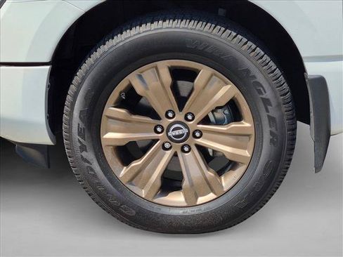 Used 2024 Nissan Titan SV w/ SV Bronze Edition Package RWD image 9