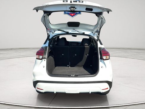 Used 2023 Nissan Kicks SR FWD image 16