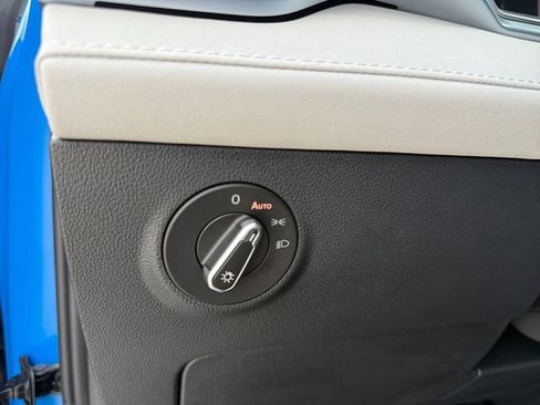 New 2025 Volkswagen Taos SE image 19