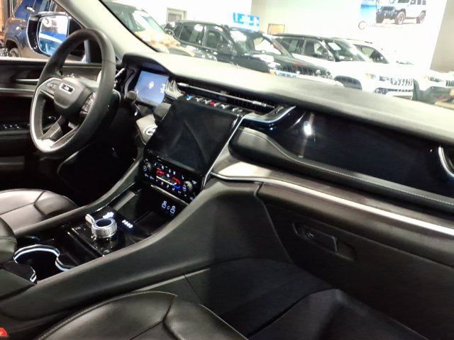 Used 2023 Jeep Grand Cherokee 4WD 4xe w/ Luxury Tech Group II image 20