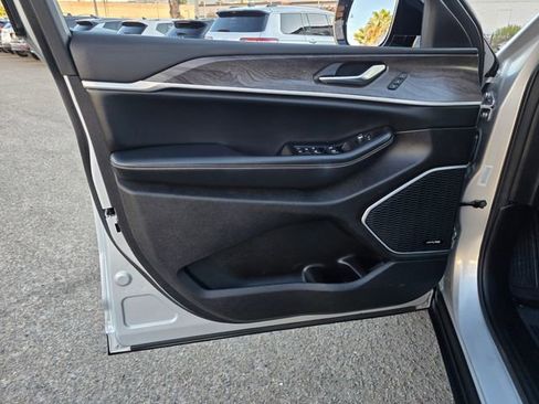 Used 2023 Jeep Grand Cherokee 4WD 4xe image 19