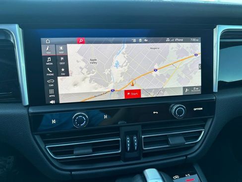 Used 2022 Porsche Macan AWD/4WD image 27