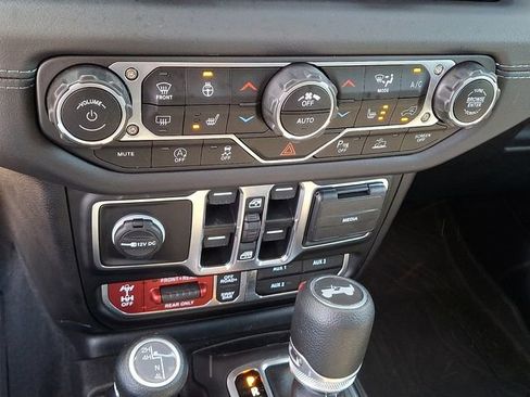 Used 2024 Jeep Wrangler Unlimited Rubicon w/ Technology Group AWD/4WD image 15