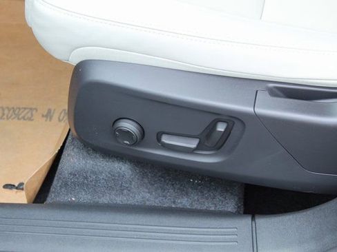 New 2026 Volvo XC40 B5 Ultra w/ Protection Package Premier image 13