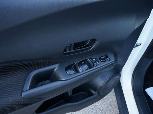 Used 2021 Nissan Kicks S image 15