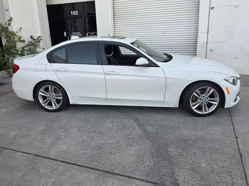 Used 2016 BMW 320i Sedan RWD image 6