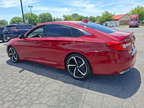 Used 2018 Honda Accord Sport image 4