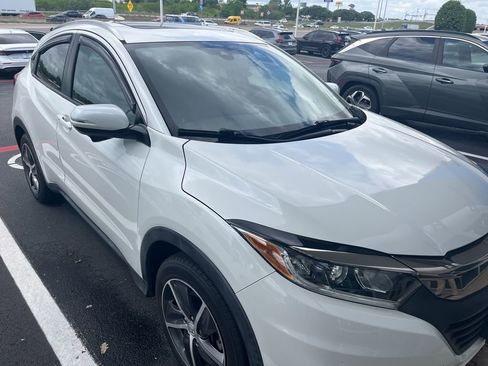 Used 2022 Honda HR-V EX image 3