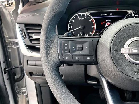 Certified 2023 Nissan Rogue SV FWD image 23
