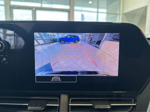 Used 2025 Chevrolet Trax RS FWD image 22