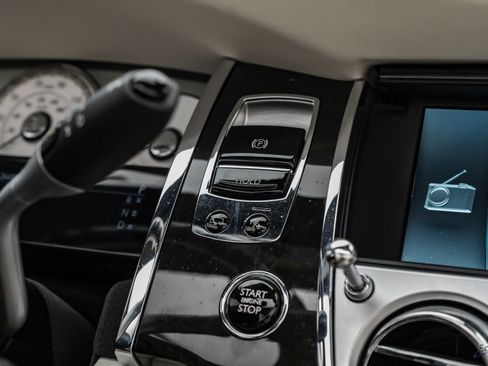 Used 2017 Rolls-Royce Dawn RWD image 84