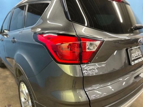 Used 2019 Ford Escape Titanium image 9