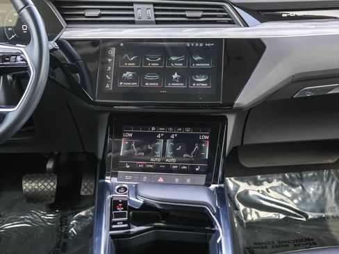 Used 2024 Audi Q8 e-tron Premium AWD/4WD image 17