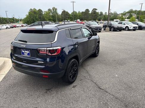 Used 2019 Jeep Compass Latitude AWD/4WD image 4