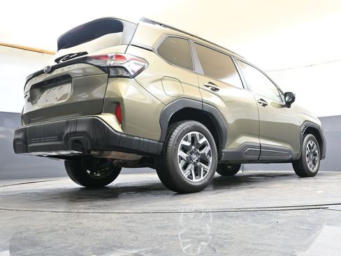 Used 2025 Subaru Forester Premium AWD/4WD image 34