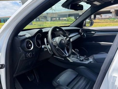 Used 2018 Alfa Romeo Stelvio Ti Sport AWD/4WD image 19