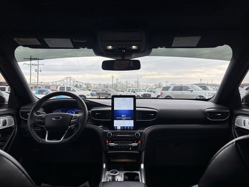 Used 2020 Ford Explorer ST w/ ST Street Pack image 19