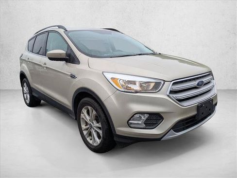 Used 2018 Ford Escape SE FWD image 3
