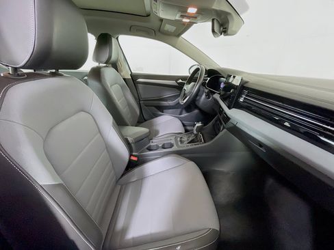 Used 2025 Volkswagen Jetta SE image 30