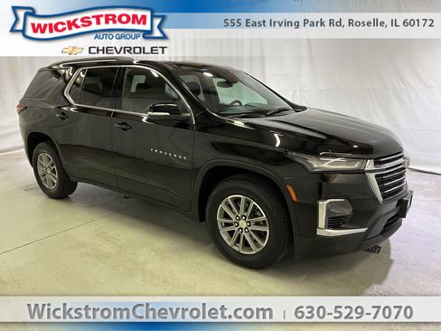 Used 2023 Chevrolet Traverse LT FWD image 1