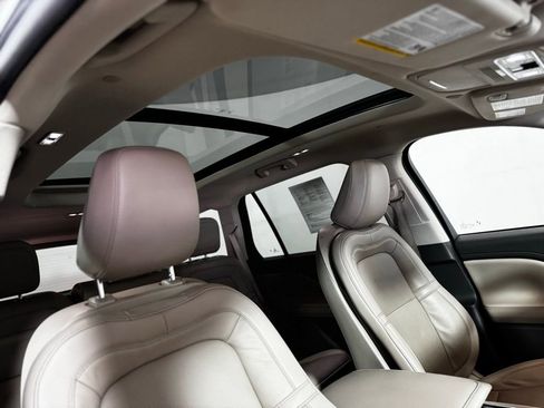 Used 2022 Lincoln Aviator Grand Touring w/ Elements Package Plus image 14