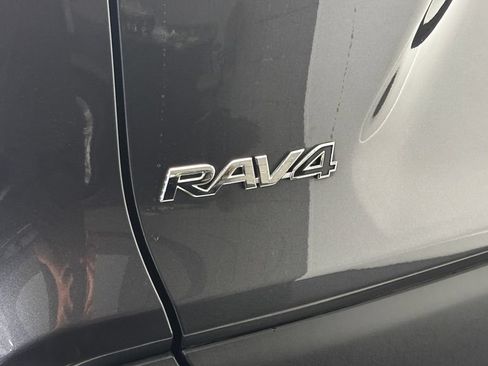 Used 2023 Toyota RAV4 LE AWD/4WD image 7