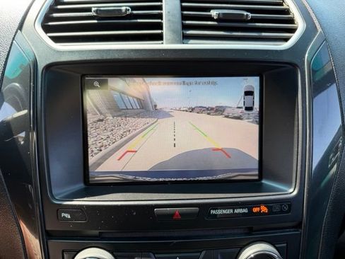 Used 2016 Ford Explorer XLT w/ Equipment Group 202A AWD/4WD image 24