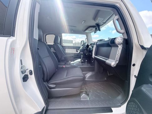 Used 2010 Toyota FJ Cruiser 4WD image 11