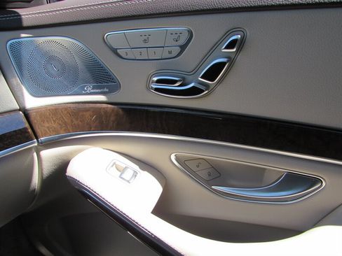 Used 2017 Mercedes-Benz S 550 Sedan image 22