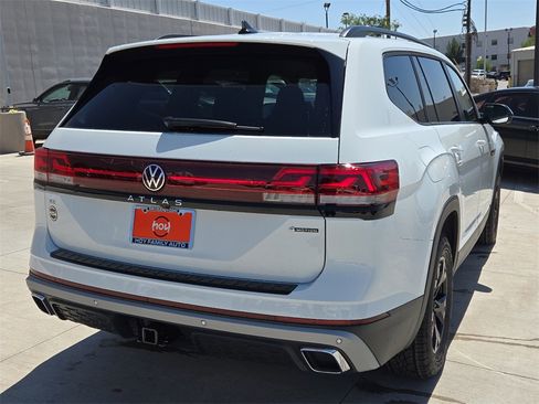 New 2025 Volkswagen Atlas Peak Edition SE image 10