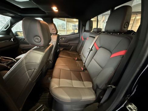 Certified 2025 Chevrolet Colorado Z71 w/ Midnight Edition image 28