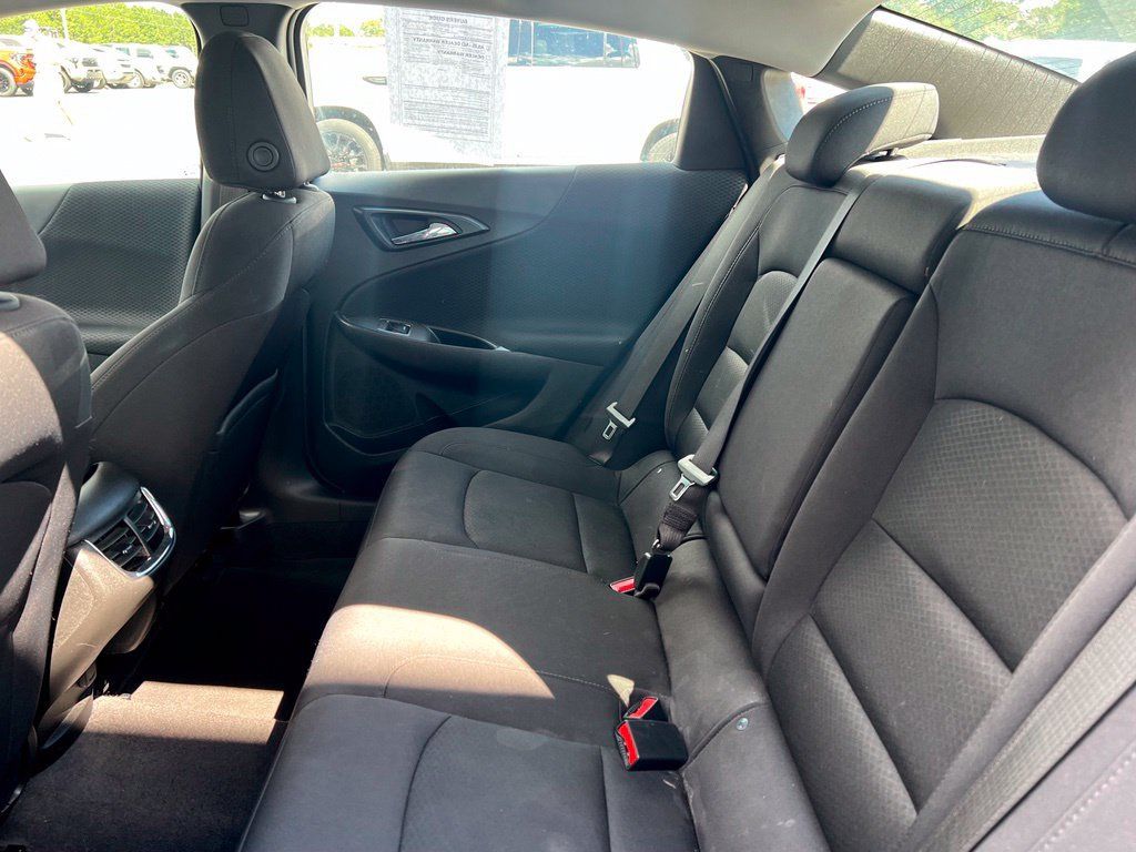 Used 2025 Chevrolet Malibu LT FWD image 9