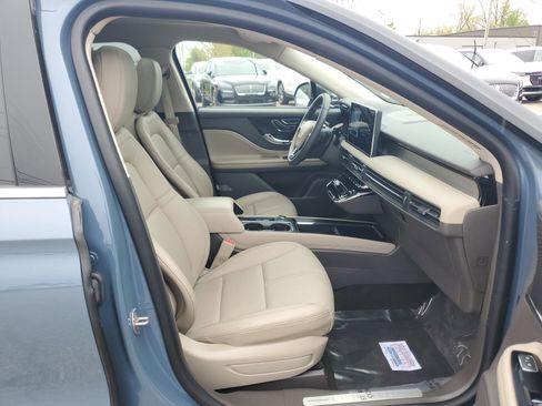 Certified 2023 Lincoln Corsair AWD w/ Equipment Group 101A image 9