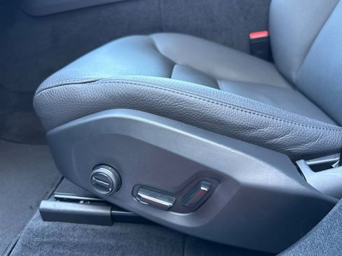 Used 2025 Volvo XC60 B5 Plus image 14