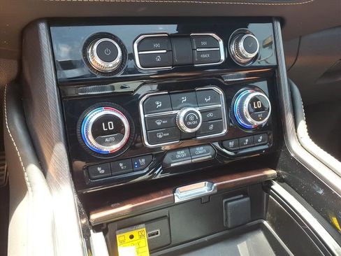 Used 2024 GMC Yukon Denali Ultimate AWD/4WD image 26