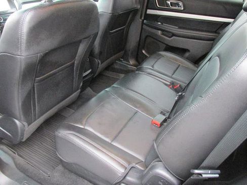 Used 2017 Ford Explorer XLT w/ Equipment Group 202A image 10