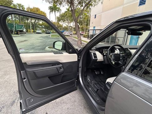 Used 2021 Land Rover Discovery S R-Dynamic image 28