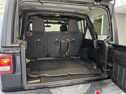 Used 2019 Jeep Wrangler Unlimited Sahara AWD/4WD image 34