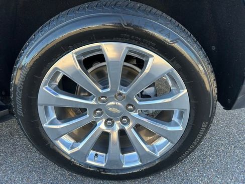 Used 2021 Chevrolet Tahoe Premier w/ Premium Package RWD image 11