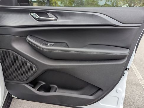 New 2025 Jeep Grand Cherokee L Laredo w/ Luxury Tech Group I image 39